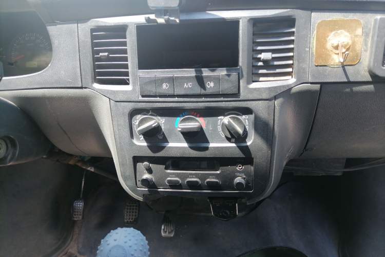 Used Wuling Zhiguang 2010 1.0L Liye Edition Audio And AC Panel