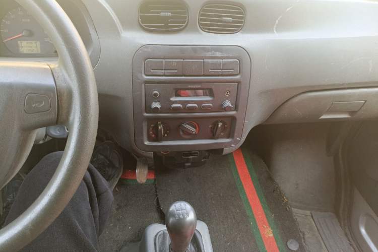 Used Wuling Zhiguang 2010 1.0L New Version Liye Style with Shorter Body Audio And AC Panel