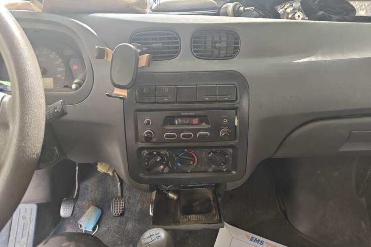 Used Wuling Zhiguang 2010 1.0L New Version Practical Short-Body L2Y Audio And AC Panel