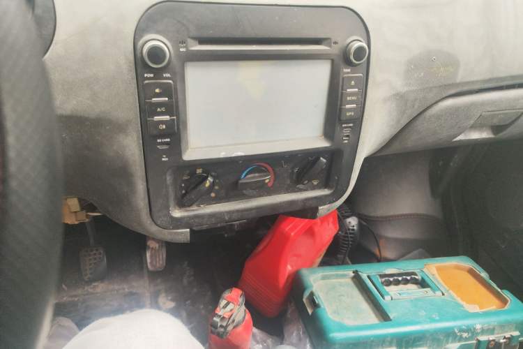Used Wuling Zhiguang 2010 1.0L New Version Practical Short-Body L2Y Audio And AC Panel