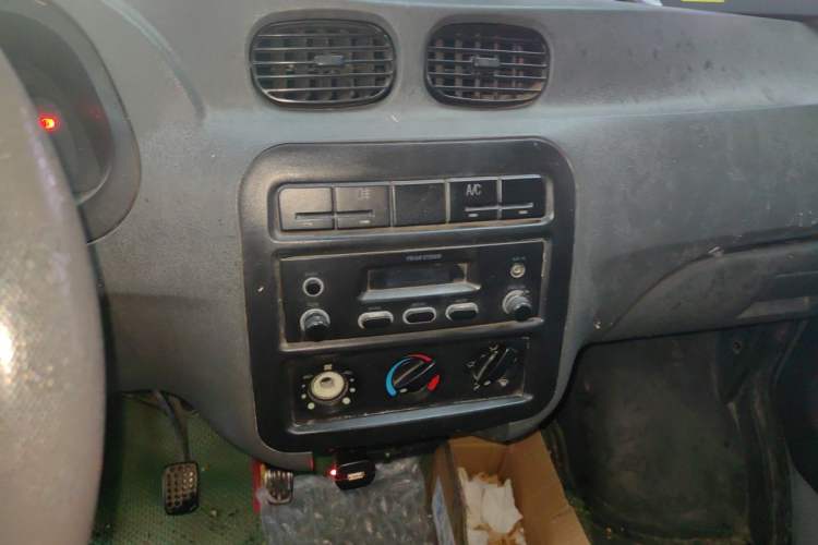 Used Wuling Zhiguang 2010 1.0L New Version Practical Short-Body L2Y Audio And AC Panel