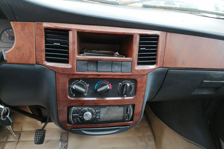 Used Wuling Zhiguang 2010 1.0L Extended Version Basic Model Audio And AC Panel