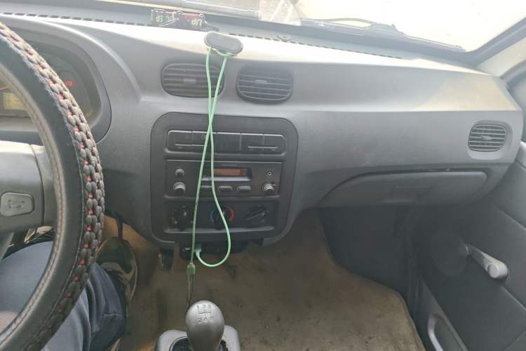 Used Wuling Zhiguang 2010 1.0L New Version Practical Edition with Short Body Audio And AC Panel