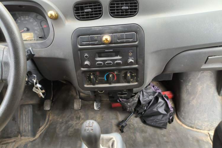 Used Wuling Zhiguang 2010 1.0L New Version Practical Short-Body L2Y Audio And AC Panel