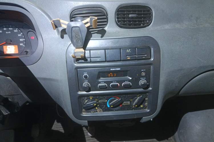 Used Wuling Zhiguang 2010 1.1L New Edition Practical Short-Body LXA Audio And AC Panel