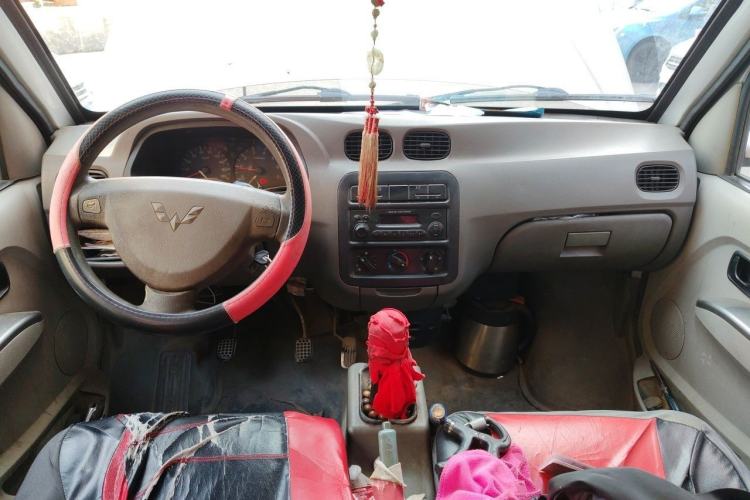 Used Wuling Zhiguang 2010 1.1L New Standard Version I Long Body LXA Center Console