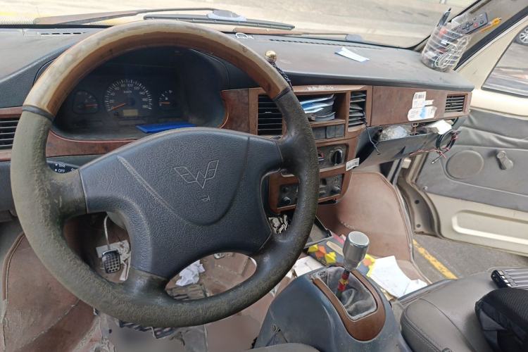 Used Wuling Zhiguang 2010 1.0L Liye Edition Center Console