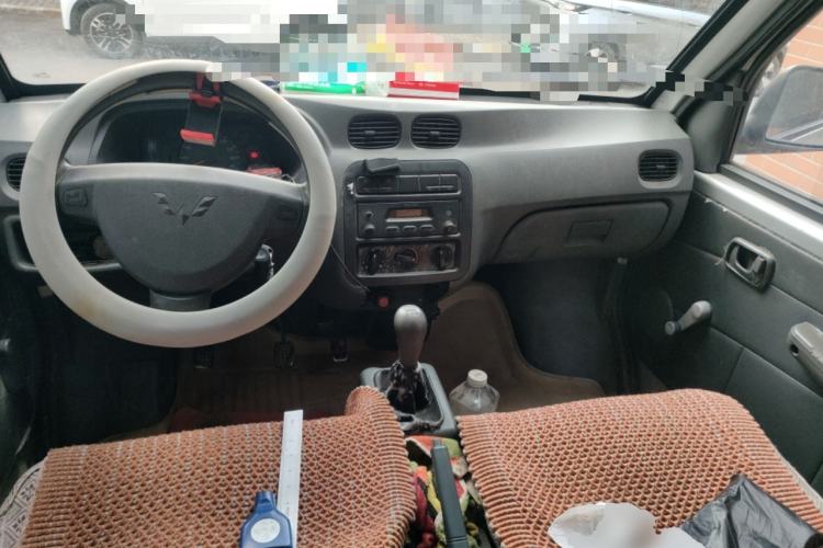 Used Wuling Zhiguang 2010 1.0L New Version Practical Short-Body L2Y Center Console