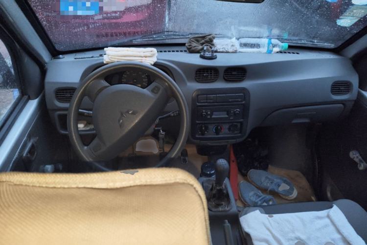 Used Wuling Zhiguang 2010 1.0L New Version Practical Short-Body L2Y Center Console
