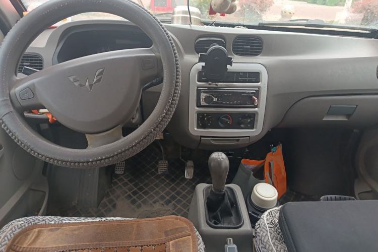 Used Wuling Zhiguang 2010 1.1L New Standard Version I Long Body LXA Center Console