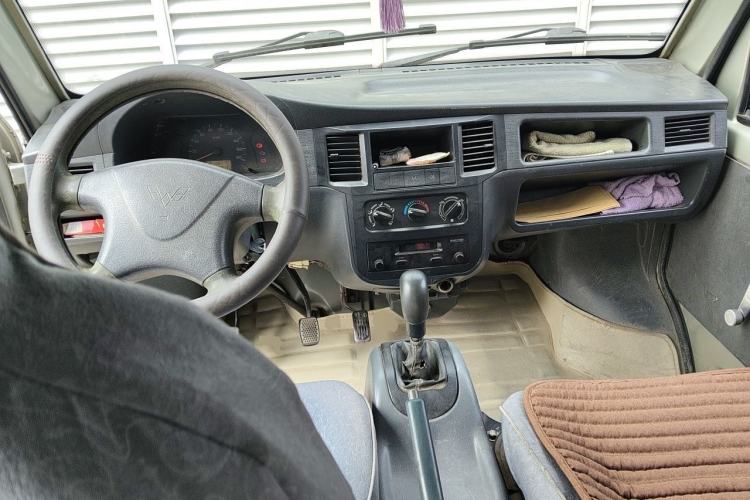 Used Wuling Zhiguang 2010 1.0L New Version Liye Style with Shorter Body Center Console
