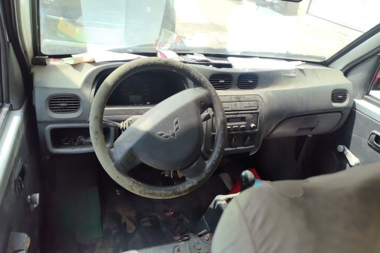 Used Wuling Zhiguang 2010 1.0L New Version Practical Short-Body L2Y Center Console