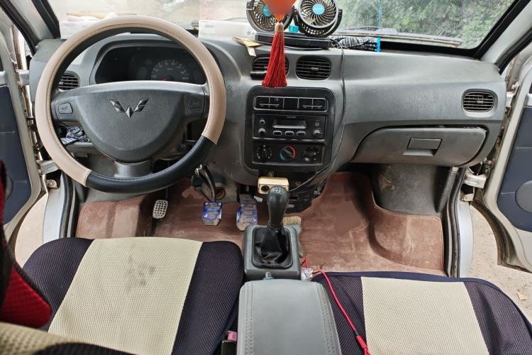 Used Wuling Zhiguang 2010 1.0L New Version Liye Style with Shorter Body Center Console