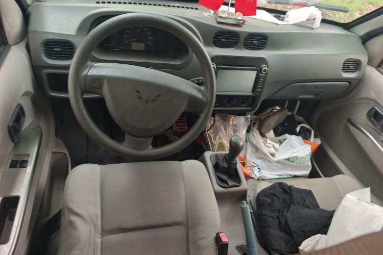Used Wuling Zhiguang 2010 1.0L New Version Liye Style with Shorter Body Center Console