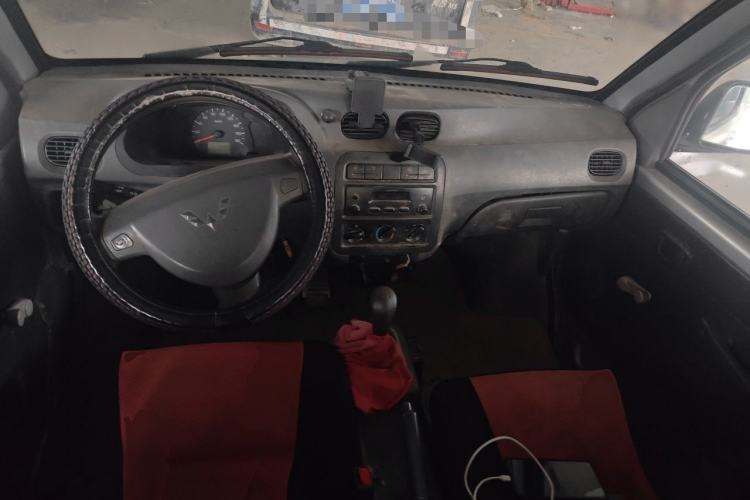 Used Wuling Zhiguang 2010 1.0L New Version Practical Short-Body L2Y Center Console