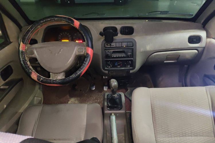 Used Wuling Zhiguang 2010 1.2L New Standard Version I Long Body LAQ Center Console