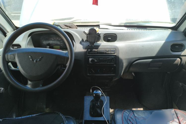 Used Wuling Zhiguang 2010 1.0L New Version Practical Short-Body L2Y Center Console