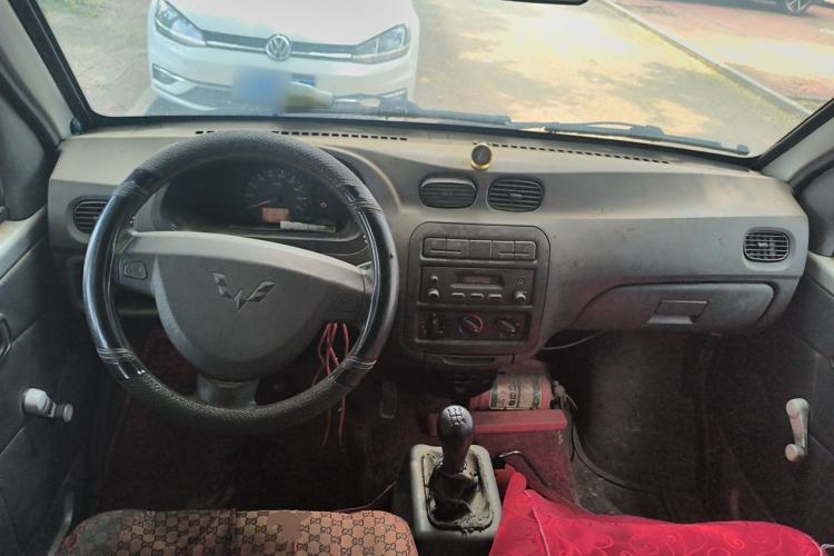 Used Wuling Zhiguang 2010 1.0L New Version Practical Short-Body L2Y Center Console