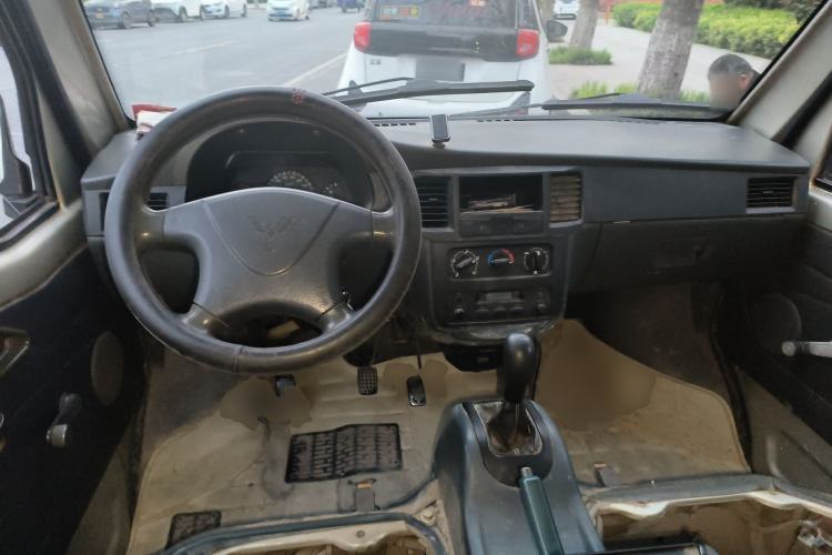 Used Wuling Zhiguang 2010 1.0L Liye Edition Center Console