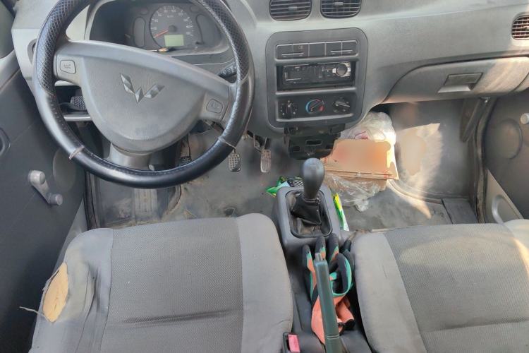 Used Wuling Zhiguang 2010 1.1L New Edition Practical Short-Body LXA Center Console