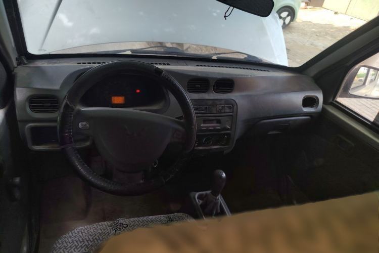 Used Wuling Zhiguang 2010 1.0L New Version Practical Edition with Short Body Center Console