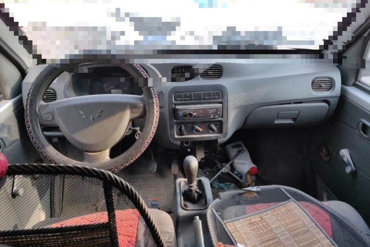 Used Wuling Zhiguang 2010 1.0L New Version Practical Edition with Short Body Center Console
