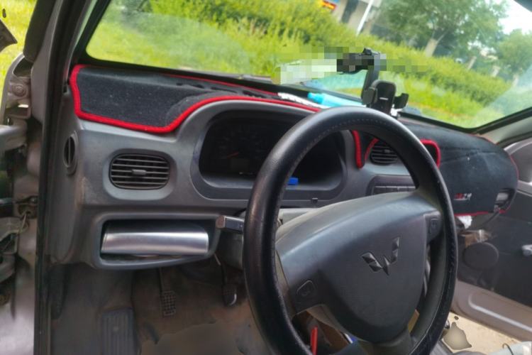 Used Wuling Zhiguang 2010 1.0L New Version Liye Style with Shorter Body Center Console