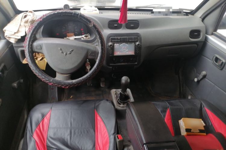 Used Wuling Zhiguang 2010 1.0L New Version Practical Short-Body L2Y Center Console