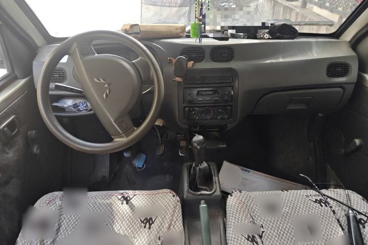 Used Wuling Zhiguang 2010 1.0L New Version Practical Short-Body L2Y Center Console