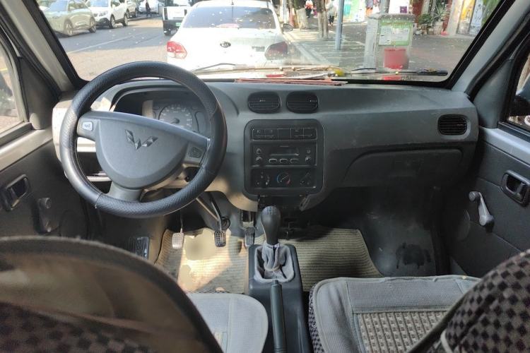 Used Wuling Zhiguang 2010 1.0L New Version Liye Style with Shorter Body Center Console