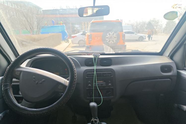 Used Wuling Zhiguang 2010 1.0L New Version Practical Edition with Short Body Center Console