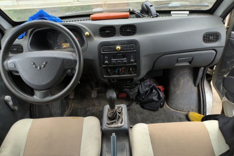 Used Wuling Zhiguang 2010 1.0L New Version Practical Short-Body L2Y Center Console