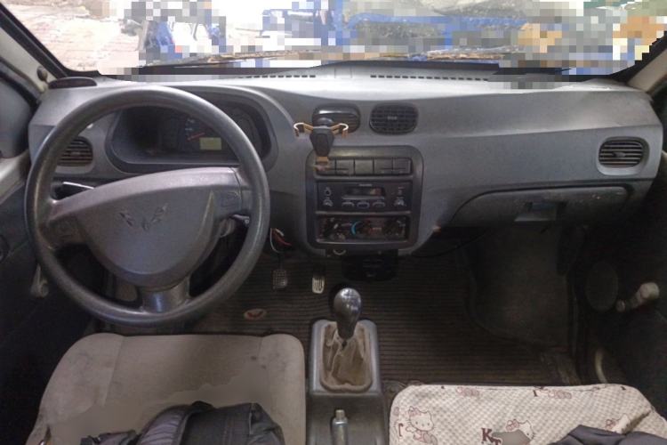 Used Wuling Zhiguang 2010 1.1L New Edition Practical Short-Body LXA Center Console