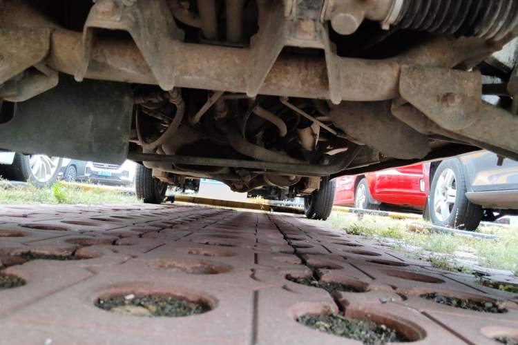 Used Wuling Zhiguang 2010 1.2L New Edition Practical Long-Body LAQ Chassis Front