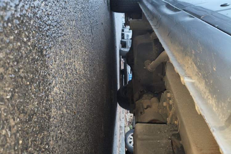 Used Wuling Zhiguang 2010 1.0L New Version Practical Short-Body L2Y Chassis Front Right