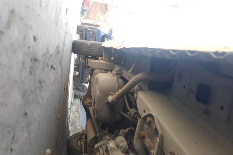 Used Wuling Zhiguang 2010 1.0L New Version Practical Short-Body L2Y Chassis Front Right