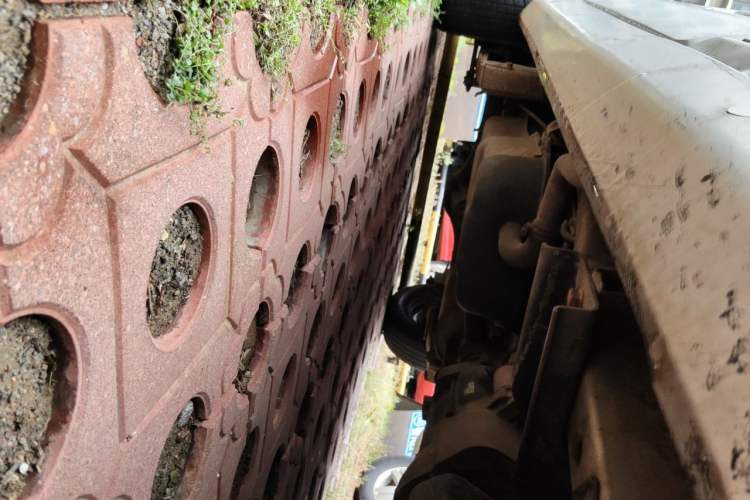 Used Wuling Zhiguang 2010 1.2L New Edition Practical Long-Body LAQ Chassis Front Right