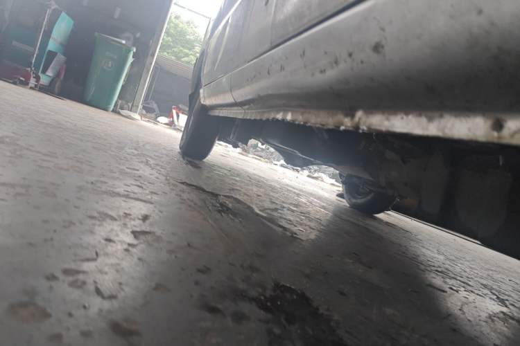 Used Wuling Zhiguang 2010 1.0L New Version Practical Short-Body L2Y Chassis Front Right