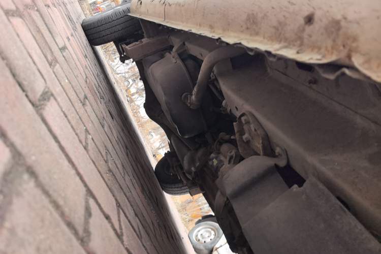 Used Wuling Zhiguang 2010 1.0L New Version Practical Short-Body L2Y Chassis Front Right