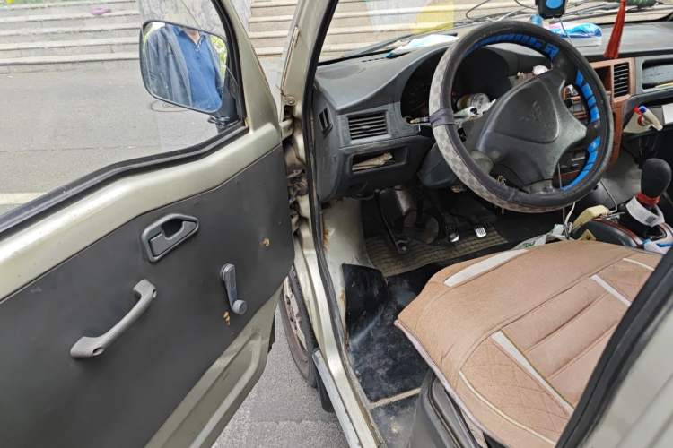 Used Wuling Zhiguang 2010 1.0L New Version Practical Edition with Short Body Driver Seat