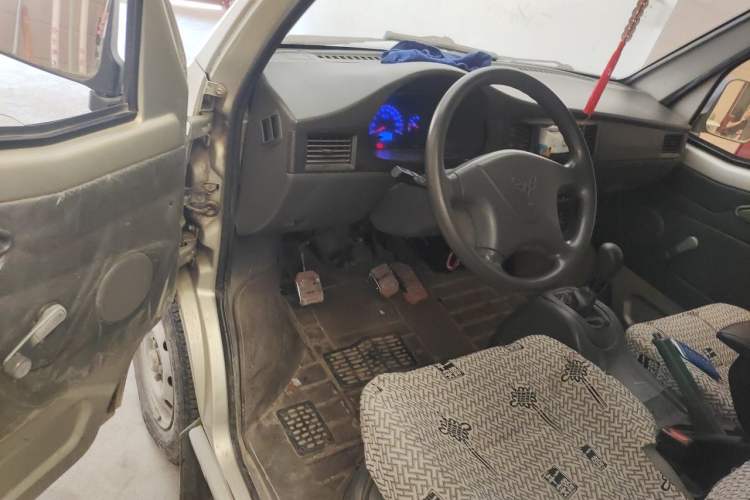 Used Wuling Zhiguang 2010 1.0L Liye Edition Driver Seat