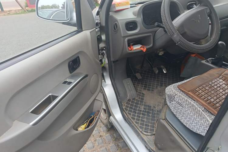 Used Wuling Zhiguang 2010 1.1L New Standard Version I Long Body LXA Driver Seat