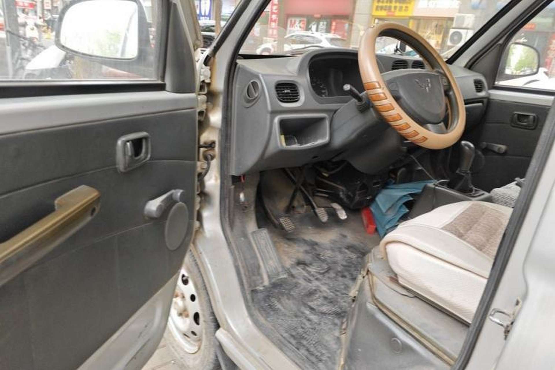 Used Wuling Zhiguang 2010 1.0L New Version Practical Short-Body L2Y Driver Seat