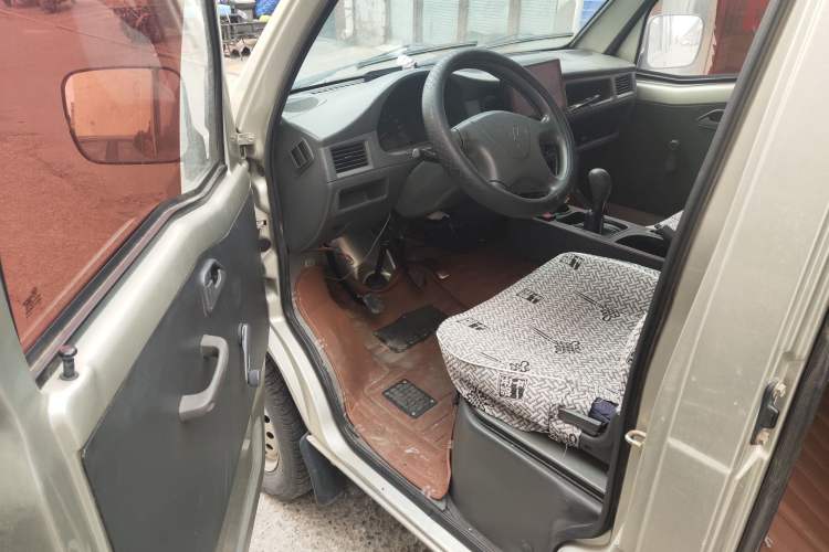 Used Wuling Zhiguang 2010 1.0L Liye Edition Driver Seat