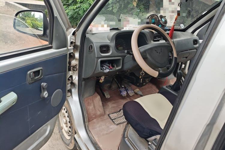 Used Wuling Zhiguang 2010 1.0L New Version Liye Style with Shorter Body Driver Seat