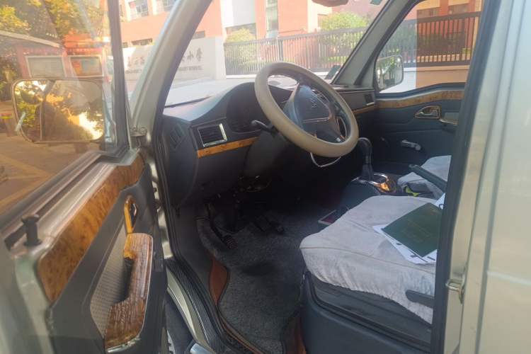 Used Wuling Zhiguang 2010 1.0L Liye Edition Driver Seat