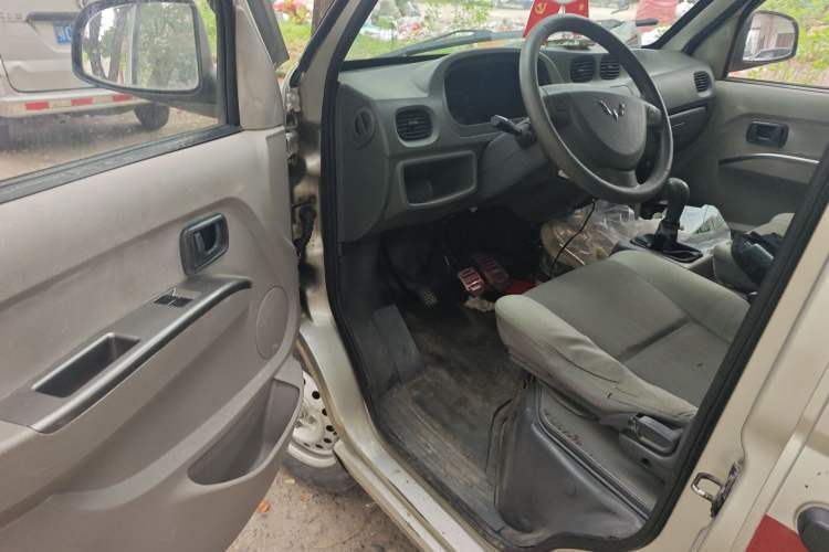 Used Wuling Zhiguang 2010 1.0L New Version Liye Style with Shorter Body Driver Seat