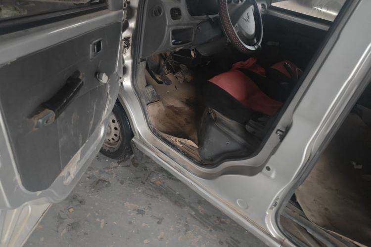 Used Wuling Zhiguang 2010 1.0L New Version Practical Short-Body L2Y Driver Seat