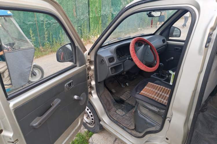 Used Wuling Zhiguang 2010 1.0L New Version Practical Short-Body L2Y Driver Seat