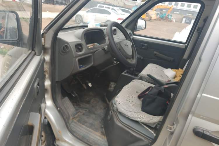 Used Wuling Zhiguang 2010 1.0L New Version Practical Short-Body L2Y Driver Seat